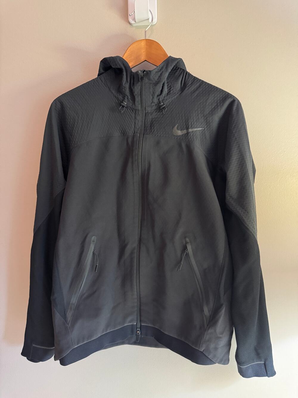 Nike Therma Sphere Max Men’s M Black Volt Full Zip Hooded Training Jacket